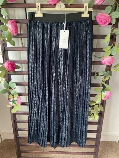 skirt Bnwt navy party wear skirt size medium large lilie rose brand