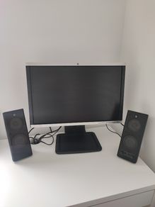 Hp computer monitor and Logitech loudspeskers