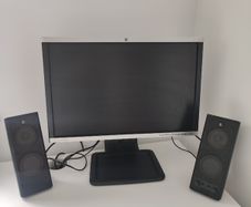 Hp computer monitor and Logitech loudspeskers