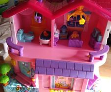 Hamleys toy house