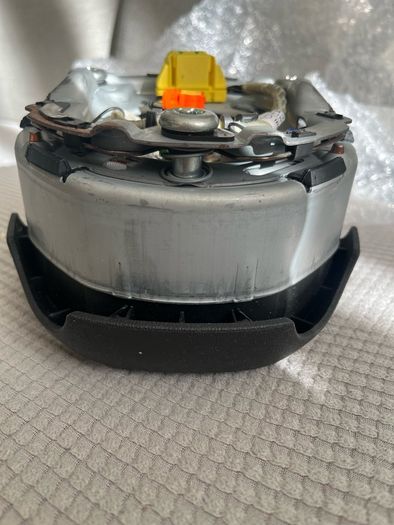 Audi steering wheel airbag