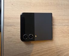 Samsung Galaxy Flip 4