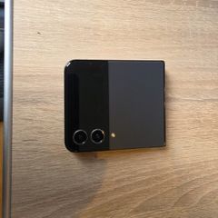 Samsung Galaxy Flip 4