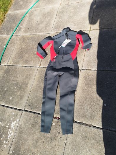 Ladies wet suit brand new 55 ono