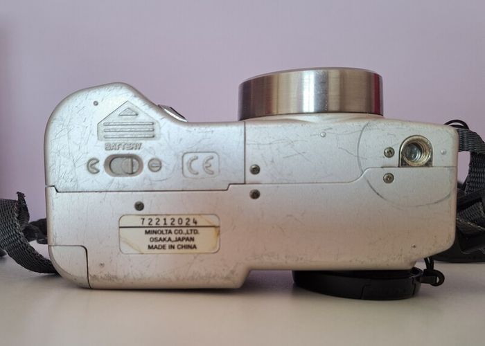 Minolta Dimage S404