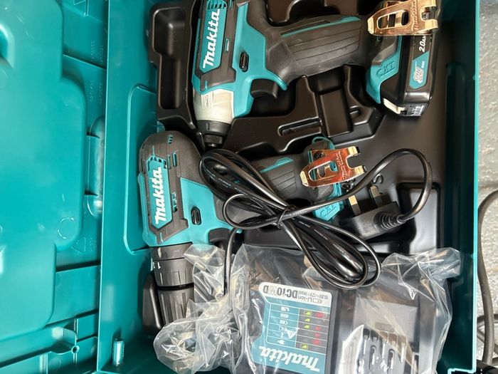 Makita CLX228AJ 12V Cordless kit Only 1 battery