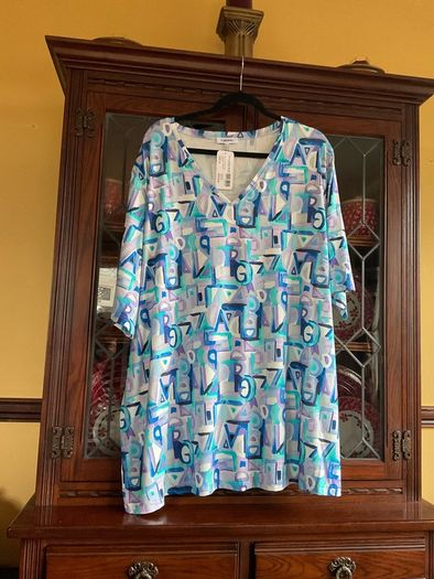 Kjbrand New  FURTHER REDUCED Top In Shades Of Turquoise, Sapphire  Blue  , White And  Lilac. Length Is 33 Inches