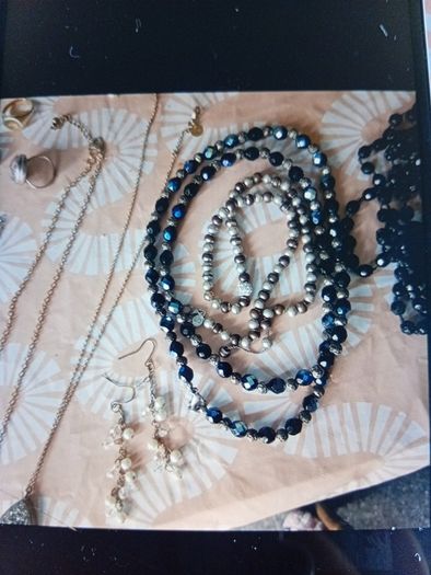 necklace, rings,bracelets, 30 Eur if u take All.There is lot..they Are used.