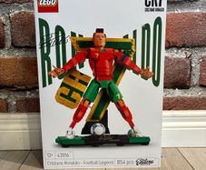 Lego Editions 43016 Cristiano Ronaldo - Soccer Legend Brand New Sealed