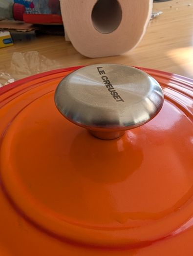 Le Creuset 26cm Volcanic cast iron casserole dish