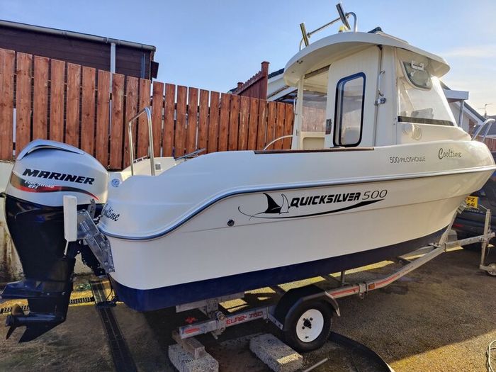 Quicksilver 500 Pilothouse boat