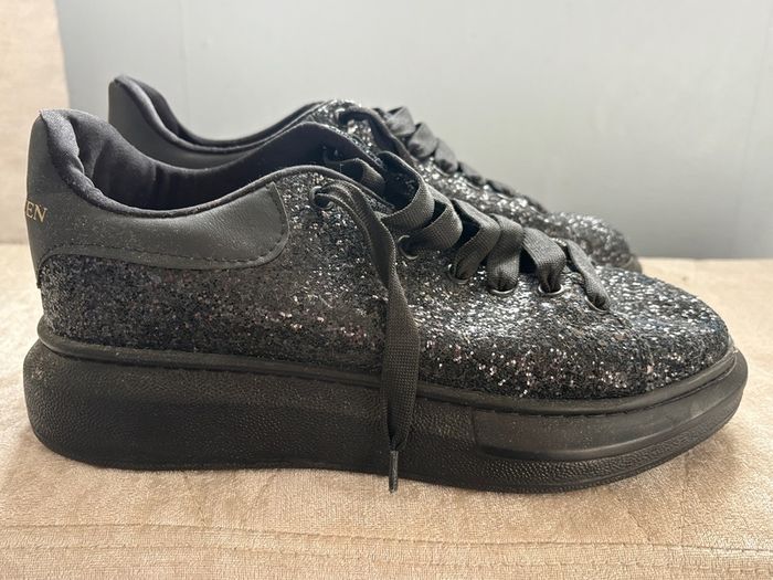 black trainers
