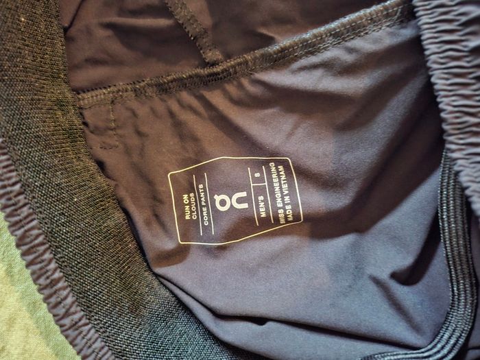 On Cloud Black Tracksuit bottoms