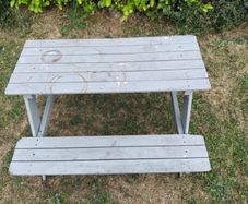 FREE kids picnic table