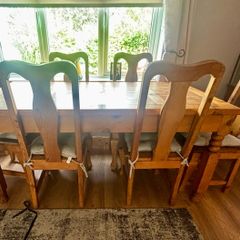 Dining Table and 6 chairs