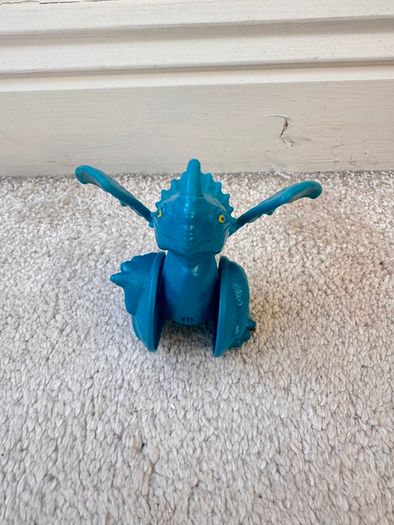 Disney How to Train Your Dragon Burger King  Stormfly Rolling action Figure approx. 10 cm. Used Please see photos
