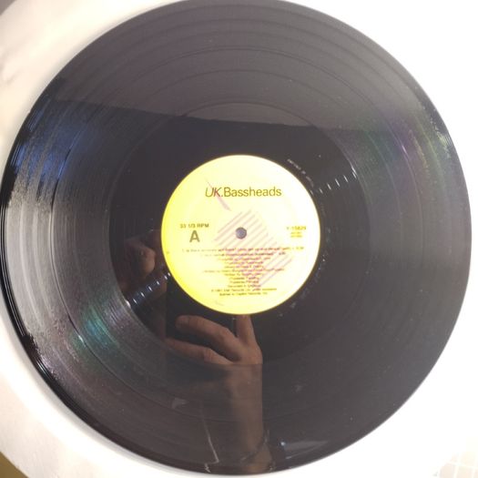 Bassheads - Is There Anybody Out There? - Deconstruction Records - BANGIN 90s Piano ACID Vocal HOUSE BANGER!