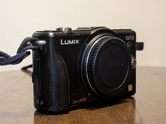 Panasonic Lumix GF2 Compact Mirrorless Camera MFT M43 (Olympus PEN like pl3 pm1)