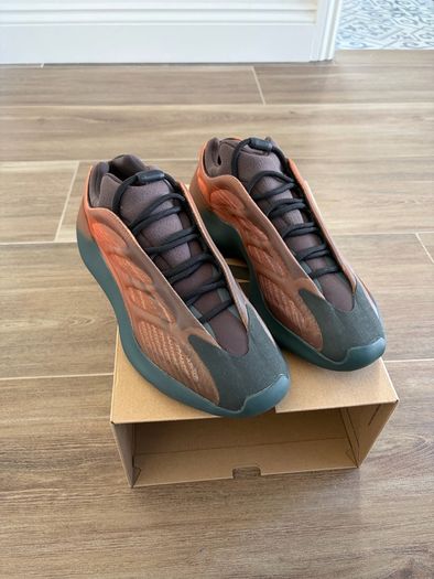 Adidas Yeezy 700