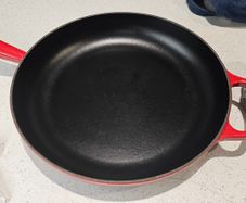 Le Creuset Cast Iron Pan ( RED)
