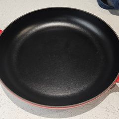 Le Creuset Cast Iron Pan ( RED)