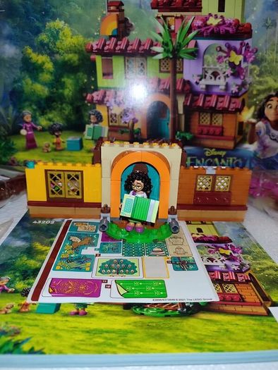 Lego House Disney Encanto The Madrigal House 43202 Complete