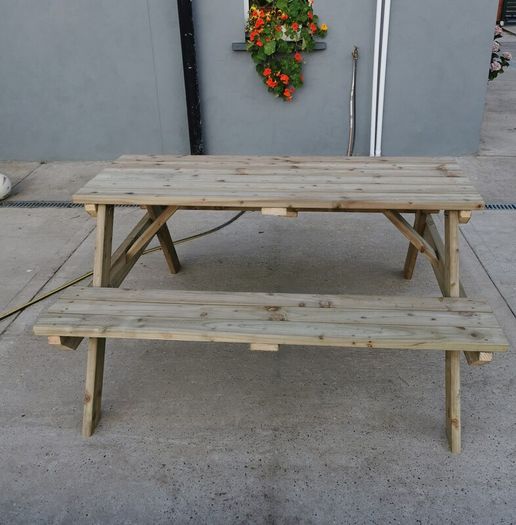 picnic bench