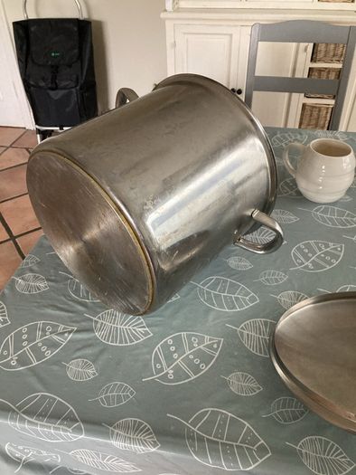 cooking pot