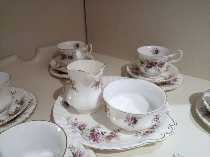 21 piece Tea Set Royal Albert Lavender Rose Pattern Bone China