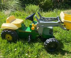 Kids ride on tractor