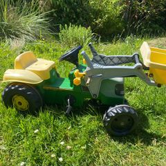 Kids ride on tractor