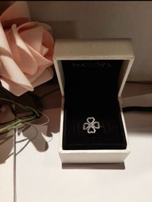 New genuine pandora petals of Love/Shamrock ring