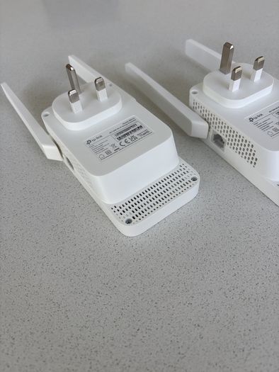 TP-Link AC1200 WiFi range extender (pair)