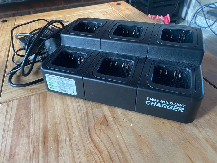 6 Way Motorola Radio Walkie Talkie Charger