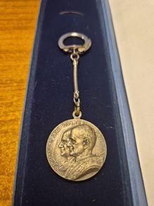 Vintage Vatican Johannes XXIII Pavlvs VI Pont Max Medal Keychain