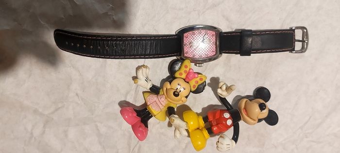 Minnie mouse ,walt disney vintage watch collection,plus 2 free used toys ,used condition, free shipping within Ireland, sold as is.