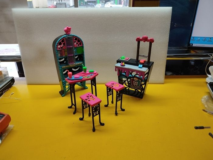 Monster High Beast Bites Cafe Creepateria playset