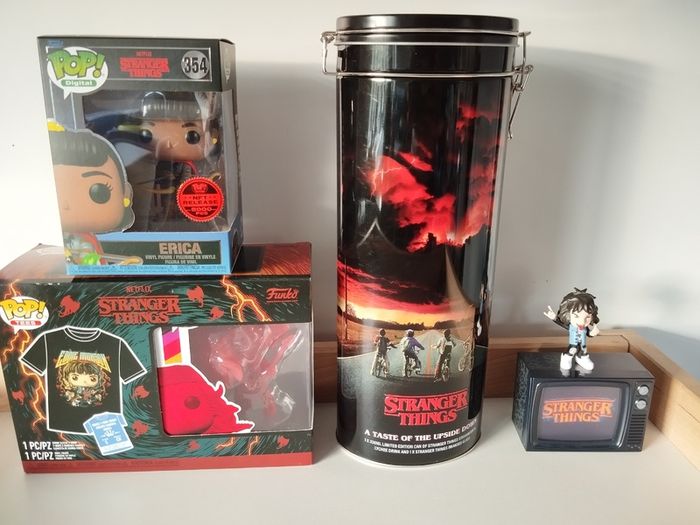 Stranger Things Collectors Bundle