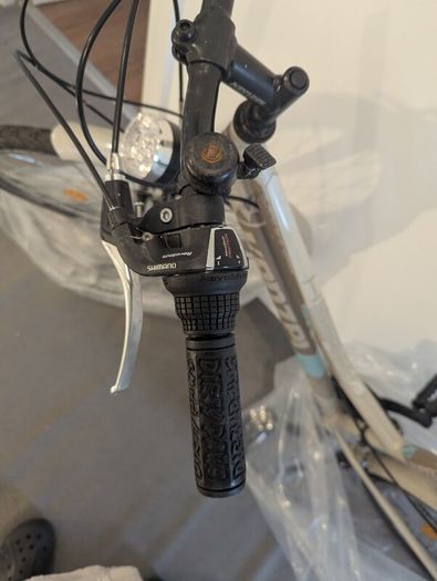 Kenzel women's bike - hardly used - needs service