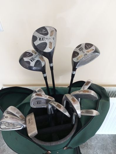 Dunlop golf clubs. Right handed clubs