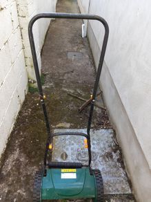 Lawnmower, manual