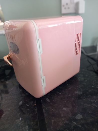 Mini fridge