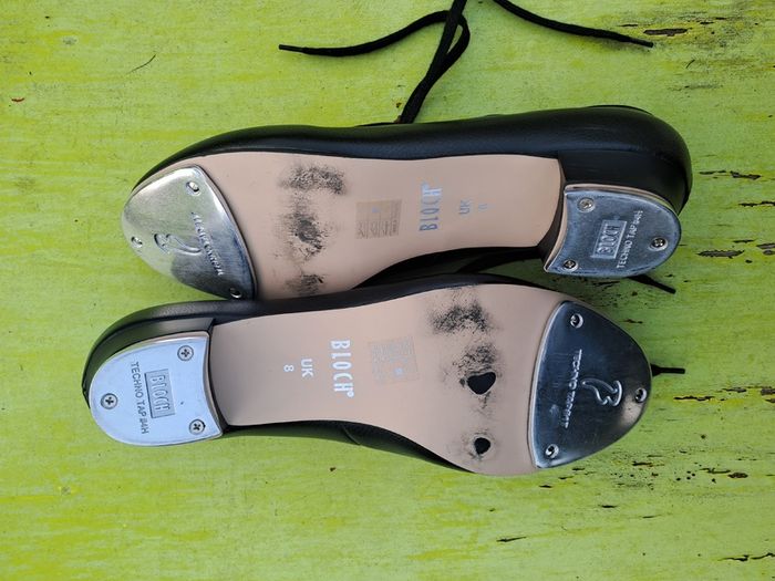 Tap shoes, size 8