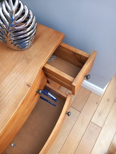 chest of drawers