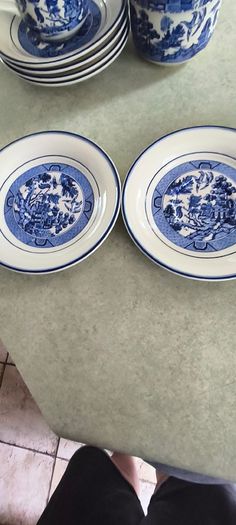 Arklow WILLOW IRELAND Blue and White inc Willow pattern 2 cup and saucers with milk jug set in saucer olso open suger bowl set in saucer 8 pices set 60.00 euro.