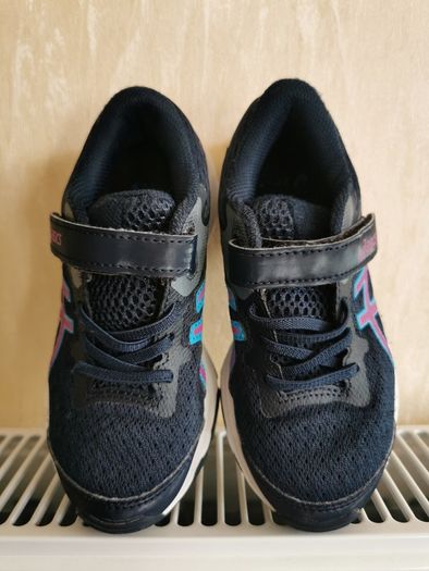 Girl's Asics runners size UK 10 (Worn)