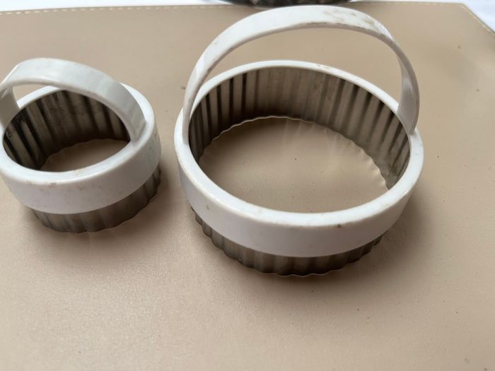 2 Pastry Cutters