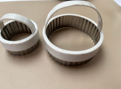 2 Pastry Cutters