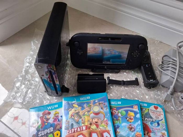 Nintendo Wii U Super Mario Bros. 32GB + 4 Mario Games