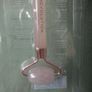 Rose quartz face roller Image 4